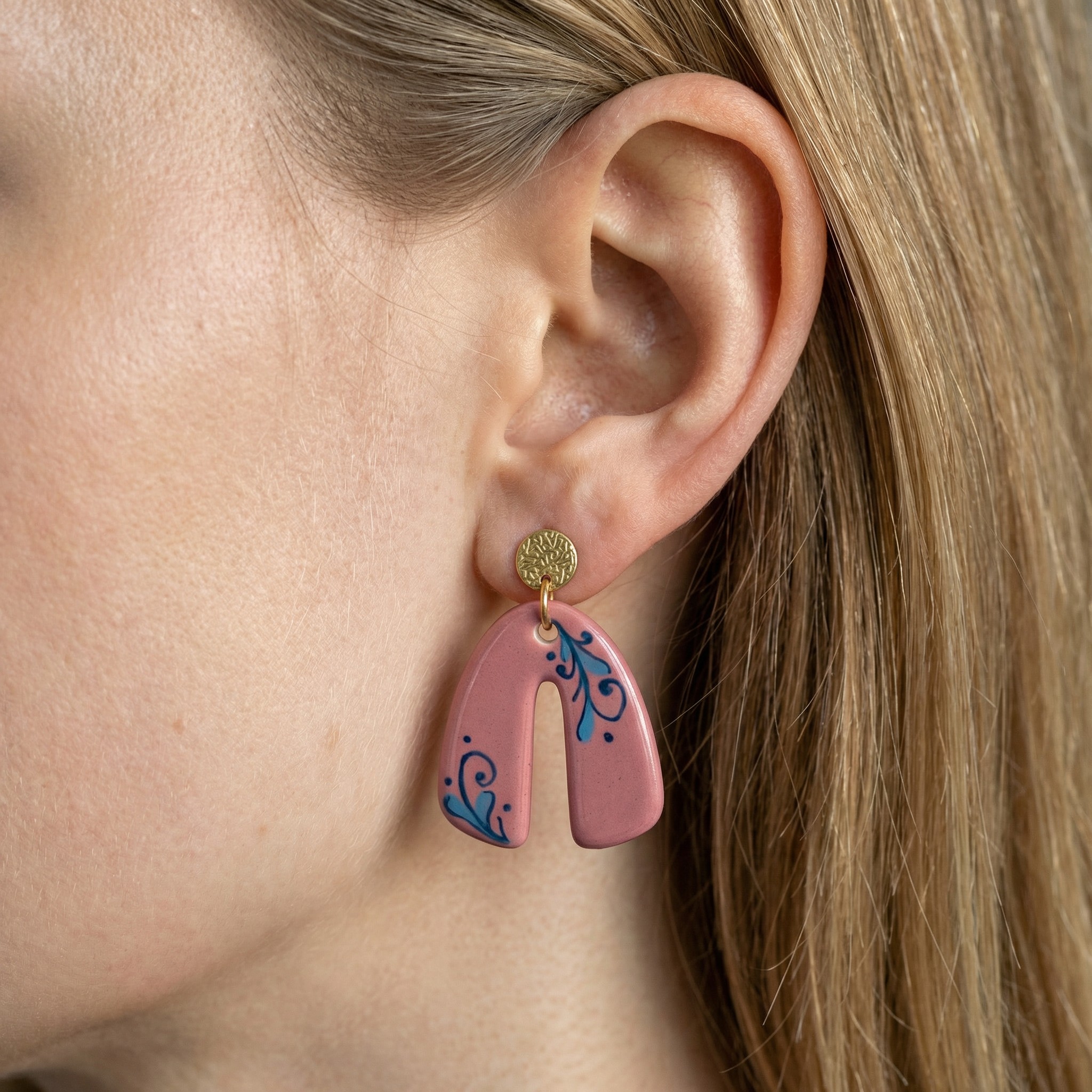 orecchini-earrings-grottega-laterza-puglia-ceramic-ferro-di-cavallo-warm-pink